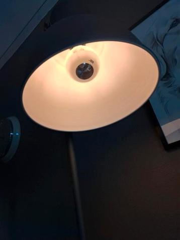 Mooie staande lamp in donker grijs. beschikbaar voor biedingen