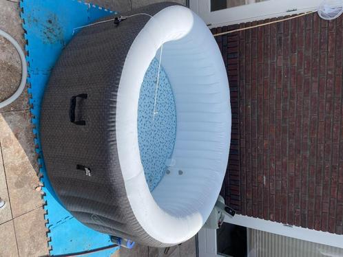Opblaasbare Spa, Tuin en Terras, Bubbelbaden en Hottubs, Gebruikt, Opblaasbaar, Afdekzeil, Filter, Pomp, Ophalen