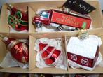 glazen kerstballen rood huisje boom vrachtwagen, Diversen, Kerst, Verzenden, Zo goed als nieuw