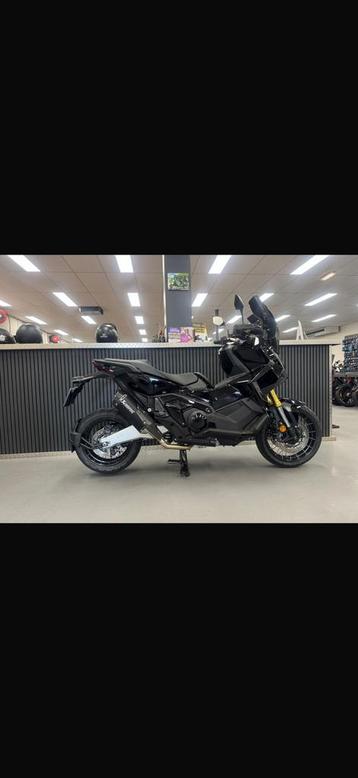 Honda X ADV 750 Nieuw A2 35KW black on black full Akrapovic beschikbaar voor biedingen