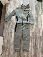Nike tech pak maat L (kindermaat), Kinderen en Baby's, Ophalen of Verzenden, Zo goed als nieuw