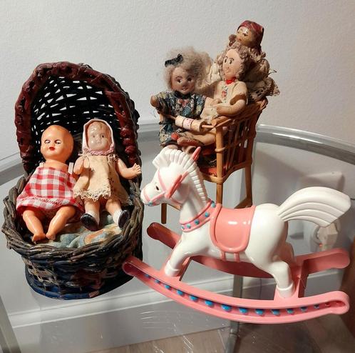 Oude popjes  LOT wiegje stoeltje hobbelpaardje, Verzamelen, Poppenhuizen en Toebehoren, Gebruikt, Poppenhuis, Ophalen of Verzenden