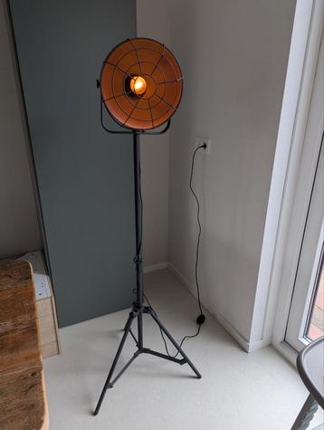 Industriële driepoot lamp antraciet metaal verstelbaar  beschikbaar voor biedingen