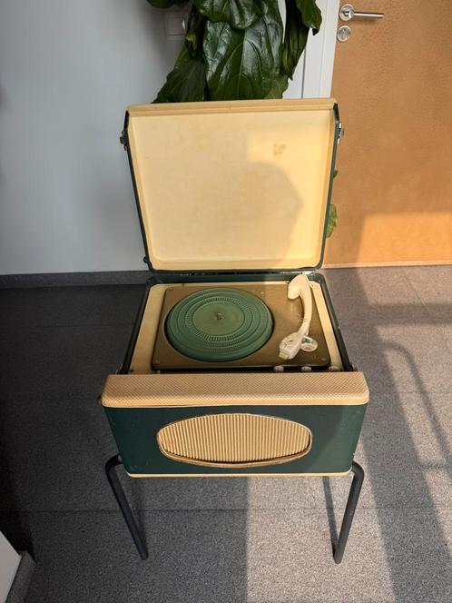 MOOIE VINTAGE TRIOTRACK PLATENSPELER IN KOFFERVOOR DECORATIE, Antiek en Kunst, Antiek | Tv's en Audio, Ophalen of Verzenden