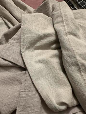 Gordijnen beschikbaar voor biedingen