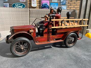 Vintage brandweerauto van hout/metaal spaakwielen zeldzaam beschikbaar voor biedingen