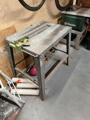 Zaagtafel. Mooie sterke staal stabiel igst beschikbaar voor biedingen