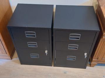 Een of twee (1/2) metalen Archiefkast, Bureaukast, met slot beschikbaar voor biedingen