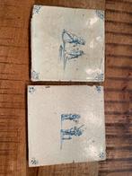 Delfsblauwe Tegels met kinderspelen 17e eeuws Set van 2, Antiek en Kunst, Antiek | Wandborden en Tegels, Ophalen