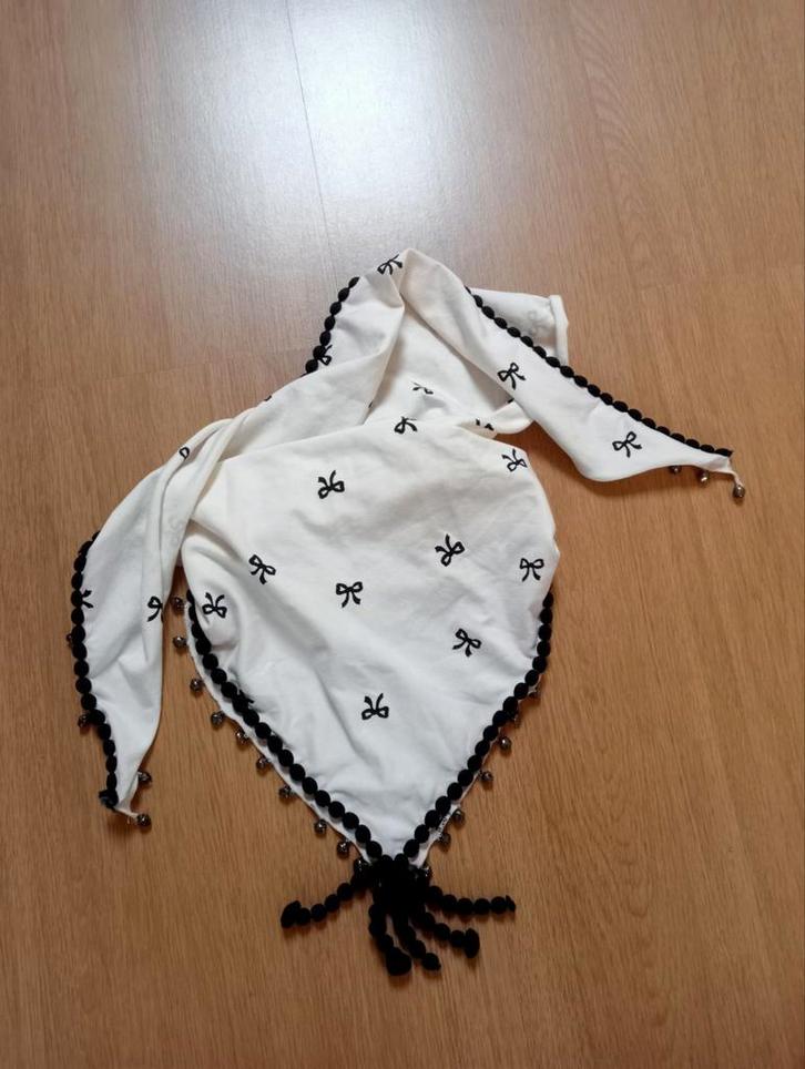 Lofff sjaaltje wit met blauwe strikjes, Kinderen en Baby's, Kinderkleding | Mutsen, Sjaals en Handschoenen, Zo goed als nieuw