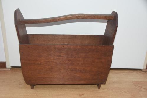 Mooie oude houten krantenbak lectuurbak tijdschriftenrek, Huis en Inrichting, Woonaccessoires | Krantenbakken en Lectuurbakken