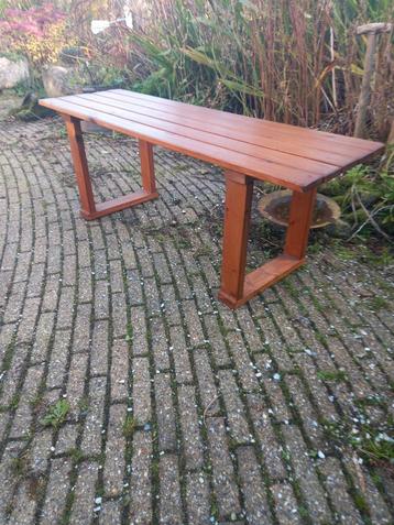 Vintage houten bank beschikbaar voor biedingen