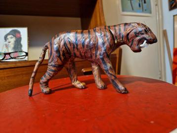 Vintage leren tijger, jaren 60 beschikbaar voor biedingen