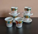Vintage kop en schoteltjes met retro bloem-motief, Ophalen of Verzenden, Gebruikt, Overige stijlen, Kop(pen) en/of Schotel(s)