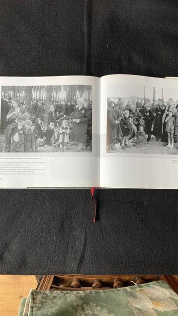 Het Auschwitz Album “Reportage v.e.transport”.+ gratis boek. beschikbaar voor biedingen