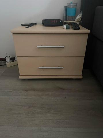 Nachtkastje met 2 lades (2stuks) beschikbaar voor biedingen