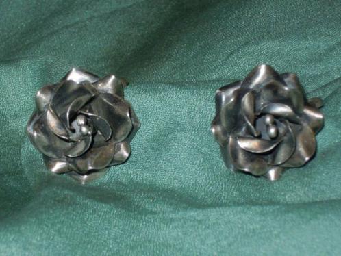 Oorschroefjes - oorbellen met zilveren rozen, Sieraden, Tassen en Uiterlijk, Antieke sieraden, Zilver, Ophalen of Verzenden