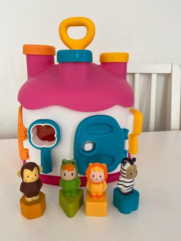 Speelhuisje met dierfiguren beschikbaar voor biedingen