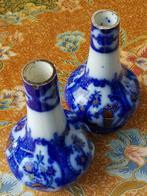 Twee mooie antieke vaasjes uit Engeland van porselein 1880., Antiek en Kunst, Antiek | Vazen, Ophalen of Verzenden