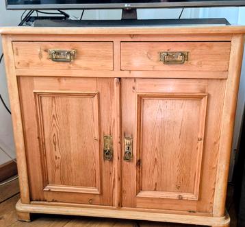 Geloogd Grenen TV/Stereokast beschikbaar voor biedingen