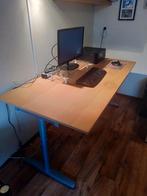 Bureau in warme bruine tint - verstelbaar, Huis en Inrichting, Bureaus, Ophalen of Verzenden, In hoogte verstelbaar, Gebruikt