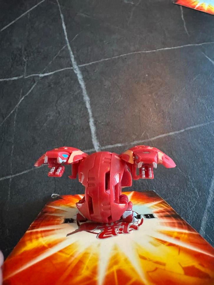 Bakugan Set - 25 stuks + spelkaarten, Kinderen en Baby's, Speelgoed | Actiefiguren, Gebruikt, Ophalen of Verzenden