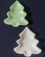 2 Theetipjes in model van kerstboom. 1x wit 1x groen, Huis en Inrichting, Keuken | Servies, Overige materialen, Overige typen