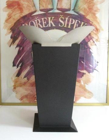 Metal trash can and poster Design: Sipek Galerie Steltman beschikbaar voor biedingen