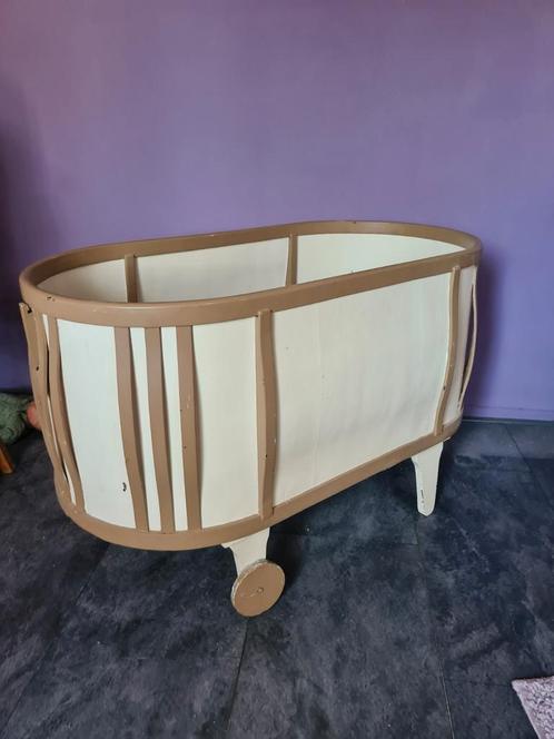 Vintage ledikantje zeker 45 jaar oud!, Kinderen en Baby's, Babywiegjes en Ledikanten, Gebruikt, Ledikant, Ophalen