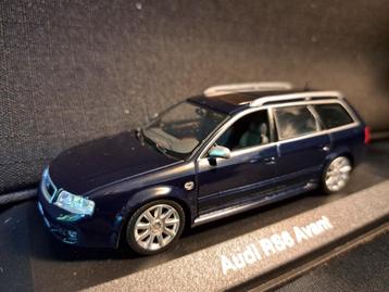 Audi RS6 Avant 1:43 - 2002 - Blue Black Metallic beschikbaar voor biedingen