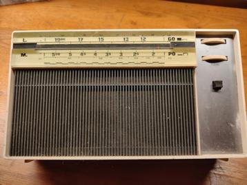 Vintage Sierra transistor radio beschikbaar voor biedingen