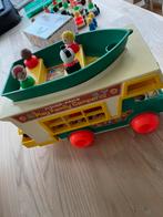 Fisher Price kampeerauto met roeiboot, Ophalen of Verzenden, Gebruikt, Speelset
