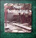 SIERBESTRATING - Tuin - De Hoeve - Inhoud :  Inleiding. Het, Boeken, Zo goed als nieuw, Tuinontwerpen, Verzenden