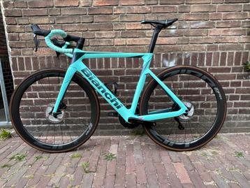 Bianchi oltre race 105 di2 zonder wielen beschikbaar voor biedingen