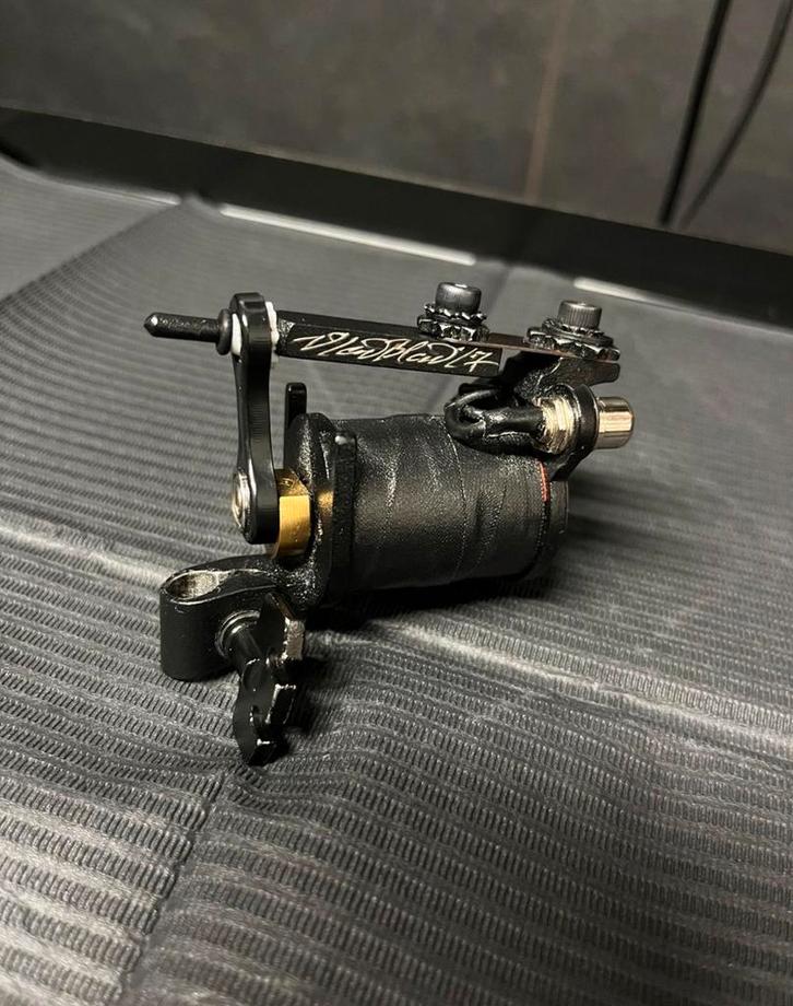 Vlad Blad Seawolf tattoo rotary machine + Critical Power, Hobby en Vrije tijd, Overige Hobby en Vrije tijd, Zo goed als nieuw