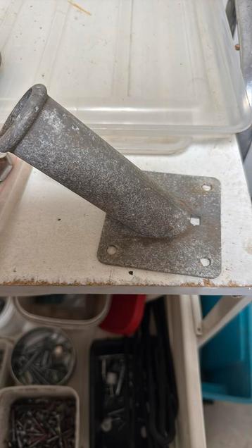 Aluminium vlaggenstokhouder beschikbaar voor biedingen