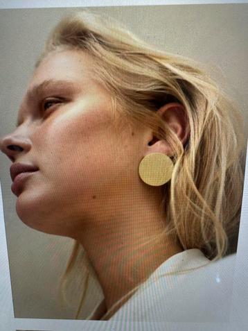 Oorbellen goud Ellen Beekmans beschikbaar voor biedingen