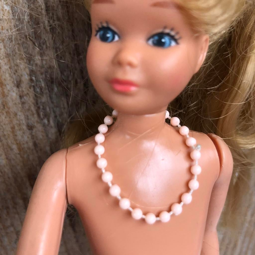 Lichtroze ketting voor Barbie, Verzamelen, Poppen, Ophalen of Verzenden, Zo goed als nieuw, Accessoires