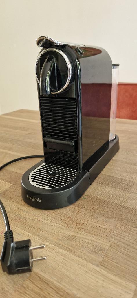 Nespresso magimix, Witgoed en Apparatuur, Koffiezetapparaten, Gebruikt, Koffiepads en cups, Koffiemachine, 4 tot 10 kopjes, Ophalen of Verzenden