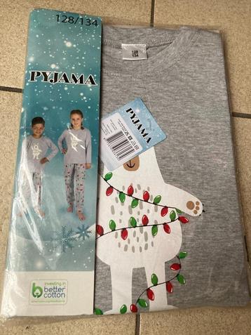 Nieuwe grijze kerstpyjama - Maat 128 / 134 beschikbaar voor biedingen