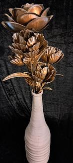 Grote vaas met goud metalen rozen €40, Huis en Inrichting, Woonaccessoires | Vazen, Ophalen, Overige materialen, Overige kleuren