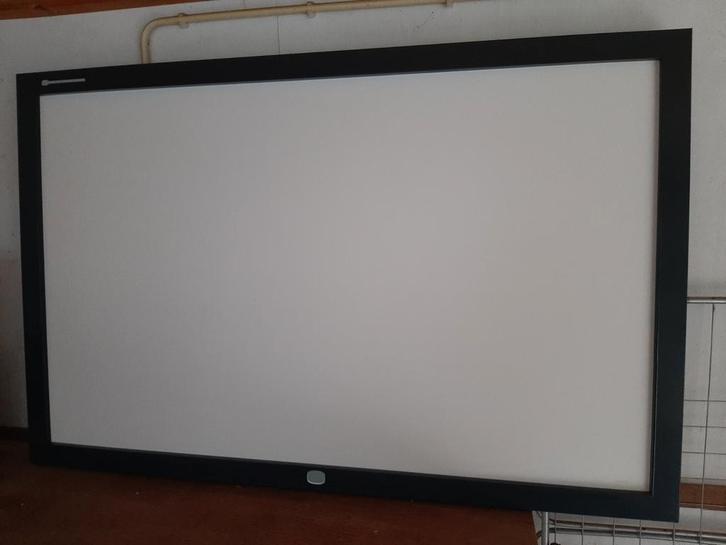 Robuust projectiescherm / homecinema 131cm80cm5cm, Audio, Tv en Foto, Projectieschermen, Zo goed als nieuw, Ophalen