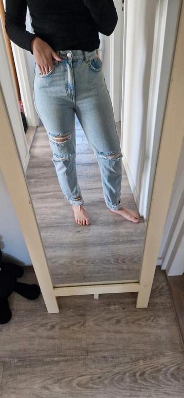 Blauwe mom jeans met scheuren pull and bear 34 beschikbaar voor biedingen