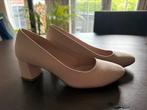 Pumps nude kleur maat 38 / 39 “NIEUW” suede, Ophalen of Verzenden, Zo goed als nieuw, Beige