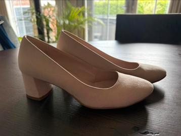 Pumps nude kleur maat 38 / 39 “NIEUW” suede beschikbaar voor biedingen