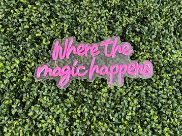 Jungle Wallart met Neon LED Sign - Where the Magic Happens beschikbaar voor biedingen