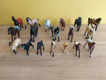 18 Schleich paarden (12 groot + 6 klein) beschikbaar voor biedingen