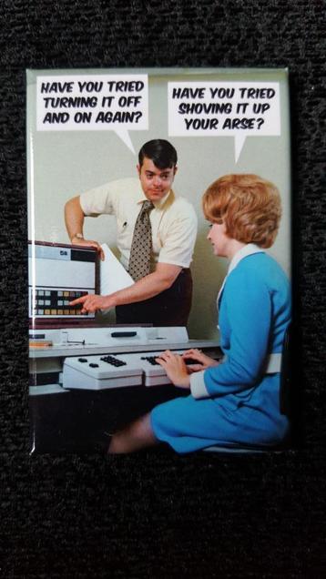 Magneet 'HAVE YOU TRIED TURNING IT OFF AND ON AGAIN’ beschikbaar voor biedingen