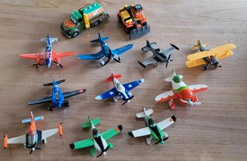 10x planes mattel disney en 2 x auto beschikbaar voor biedingen