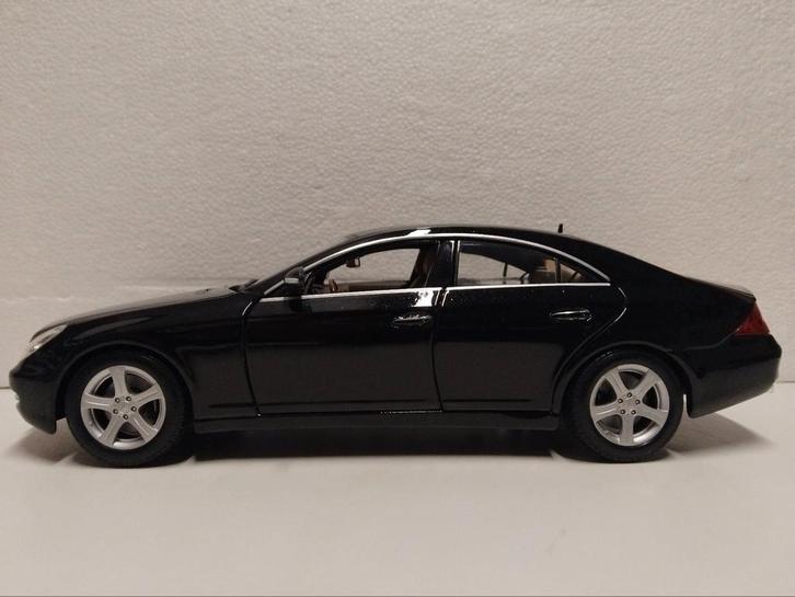 Mercedes Benz CLS coupe 4drs zwart Maiisto metal 1:18 KRD, Hobby en Vrije tijd, Modelauto's | 1:18, Zo goed als nieuw, Auto, Maisto